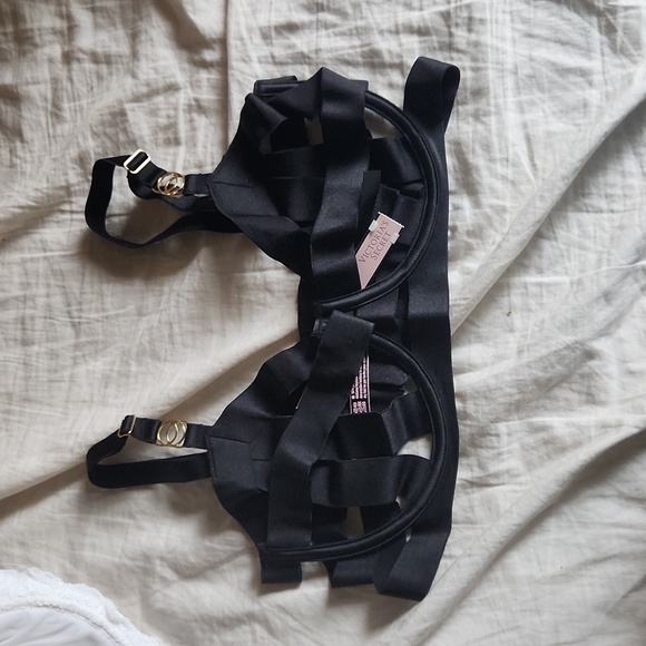 Victoria's Secret Very Sexy Strappy Open Cup Demi Bra - Picture 4 of 7